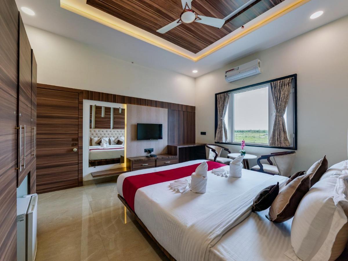 Hotel Chandradeep Regency Dhule Exterior photo