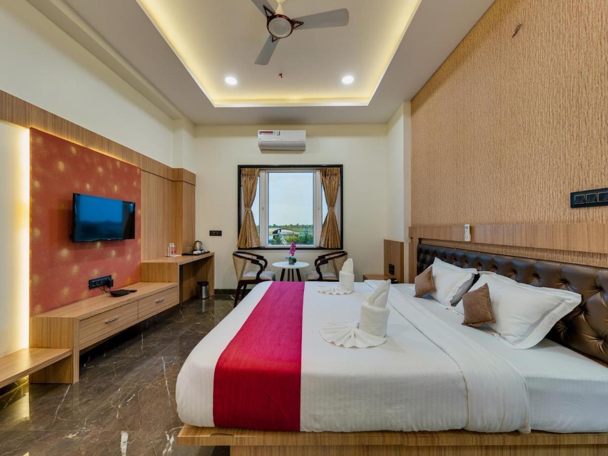 Hotel Chandradeep Regency Dhule Exterior photo