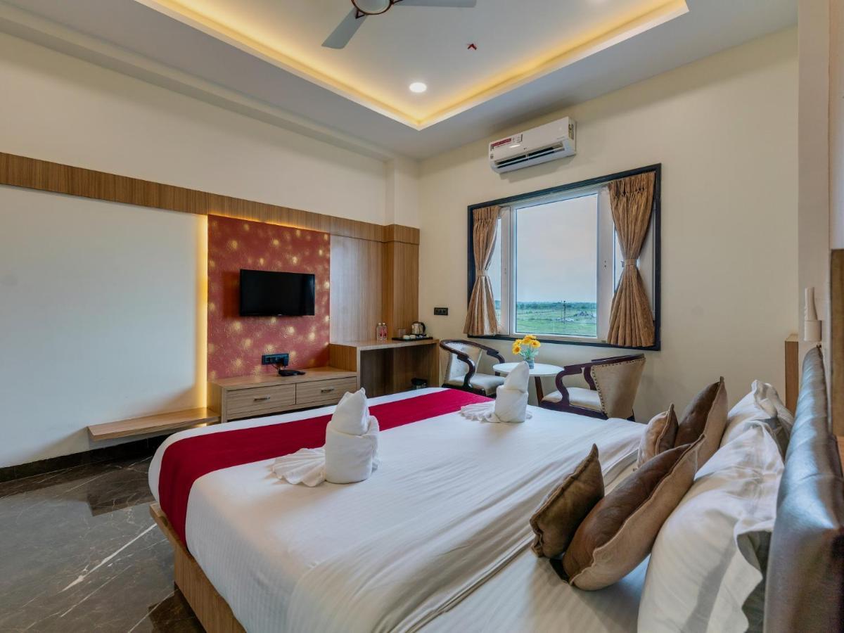 Hotel Chandradeep Regency Dhule Exterior photo