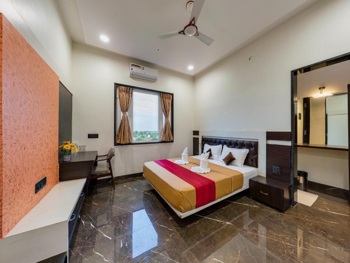 Hotel Chandradeep Regency Dhule Exterior photo