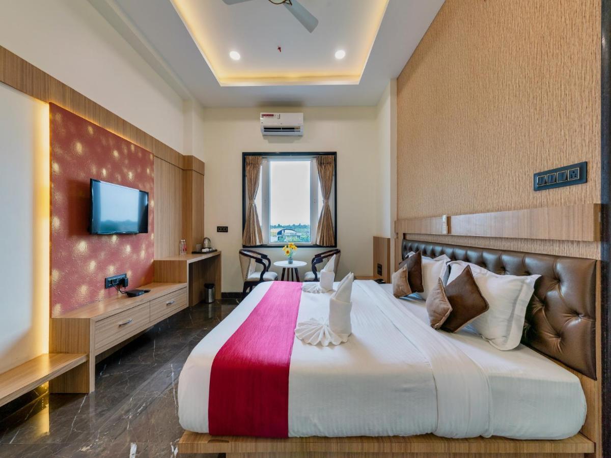 Hotel Chandradeep Regency Dhule Exterior photo
